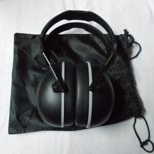 NWOT Noise Cancelling headphones